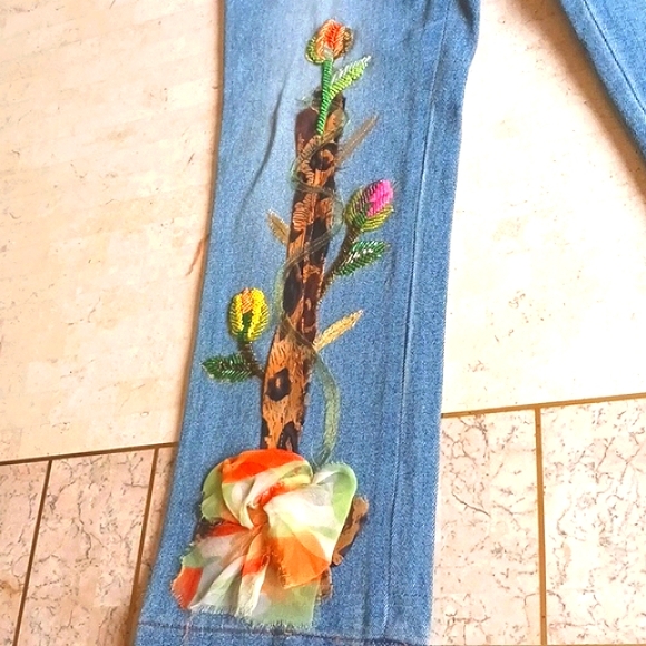 Vintage (store-Cache) Jeans with floral beaded design,...size 0..."NEW" VINTAGE - Picture 2 of 14